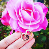 מתנה לאחיינית- דגם לבבות מחוברים עם ברכה אישית