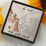 מתנה לבת מאמא- שרשרת ג'ירפות מחובקות עם ברכה אישית ומרגשת