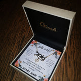 שרשרת שם מתנה לילדה עם ברכה אישית ומרגשת עם תליון חמסה משובץ